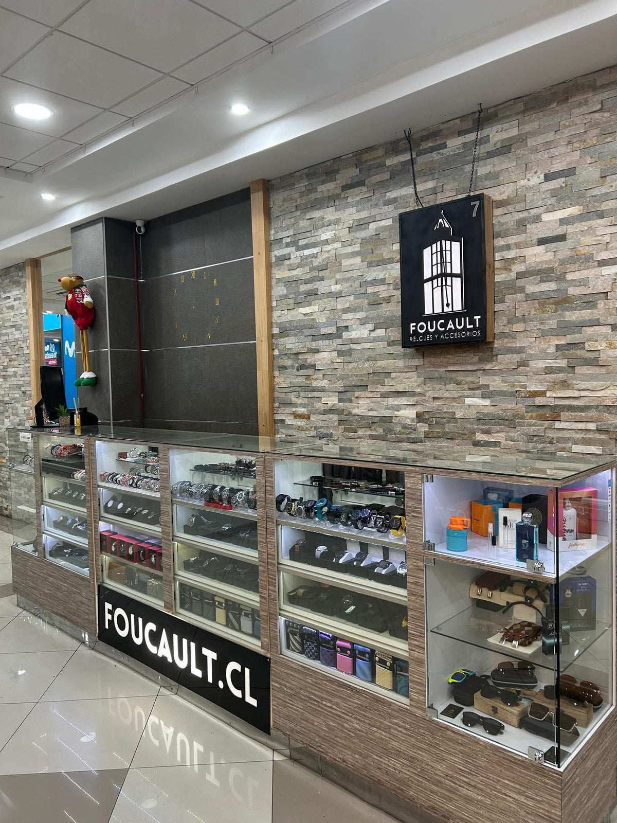 Vitrinas de Foucault en el Centro Comercial Taboada, Valdivia