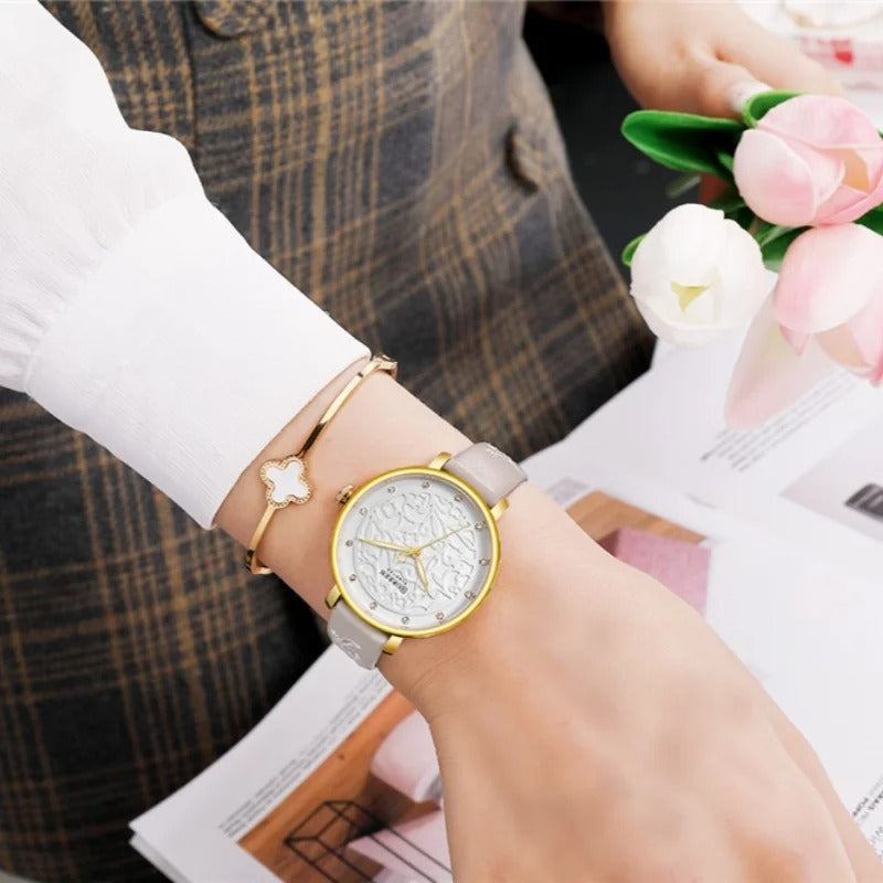 Reloj Curren 9046 Mujer Cuero Bordado