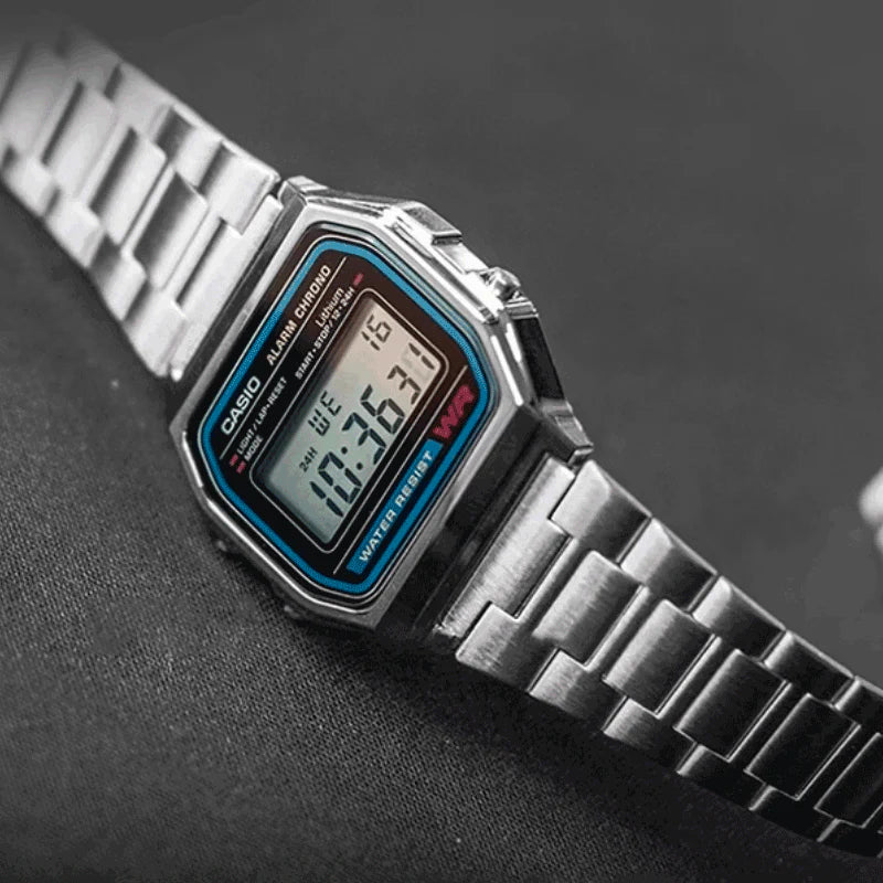 Reloj Casio A158WA, vista lateral del brazalete de acero — Foucault Valdivia