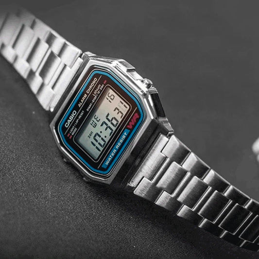 Reloj Casio A158WA, vista lateral del brazalete de acero — Foucault Valdivia