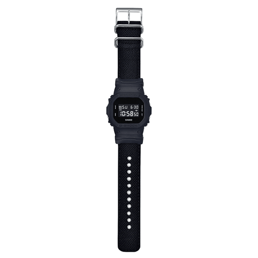 Reloj Casio G-Shock DW-5600BBN-1DR negro, vista lateral — Foucault Valdivia